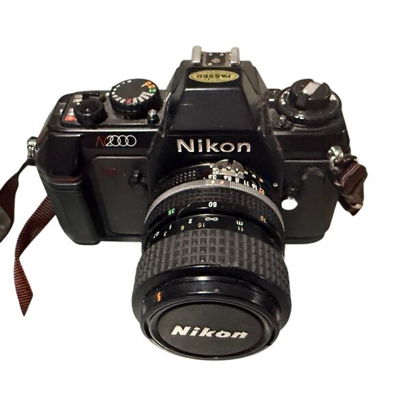 Nikon N2000 35mm SLR Film Camera w/ 35-70mm Lens – Tested – Vintage Nikon  Gear